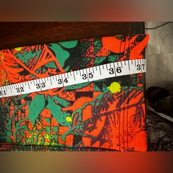 Zumba Wear Lovely Bright and Colorful Leggings Size Large - Picture 4 of 7